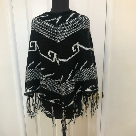 Ecote Black and White Sweater Poncho - Picture 4 of 8